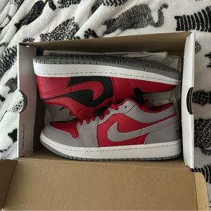 Air Jordan 1 Low SE gym red/cement grey